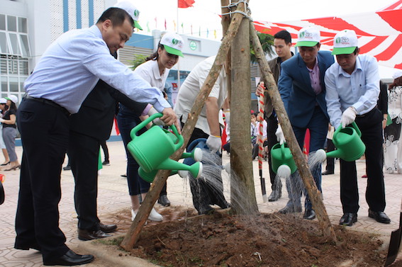 Toyota[-]chung[-]tay[-]xanh[-]hóa[-]học[-]đường